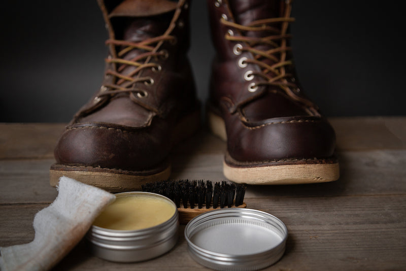 Comment nettoyer vos bottes de travail et vos chaussures de sécurité en fonction de leur matériau
